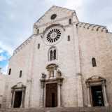 Il nostro viaggio inizia in piazza dell�Odegitria, dove si staglia la duecentesca facciata della Cattedrale...